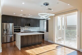 5305 Bellingham Ave, Unit 103 in Valley Village, CA - Building Photo - Building Photo