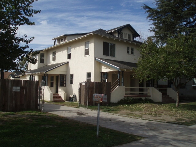 1098 Acacia Ave in San Bernardino, CA - Foto de edificio - Building Photo