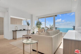 17350 Sunset Blvd in Los Angeles, CA - Building Photo - Building Photo