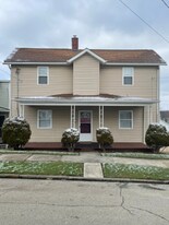 218 Washington St in Mount Pleasant, PA - Building Photo