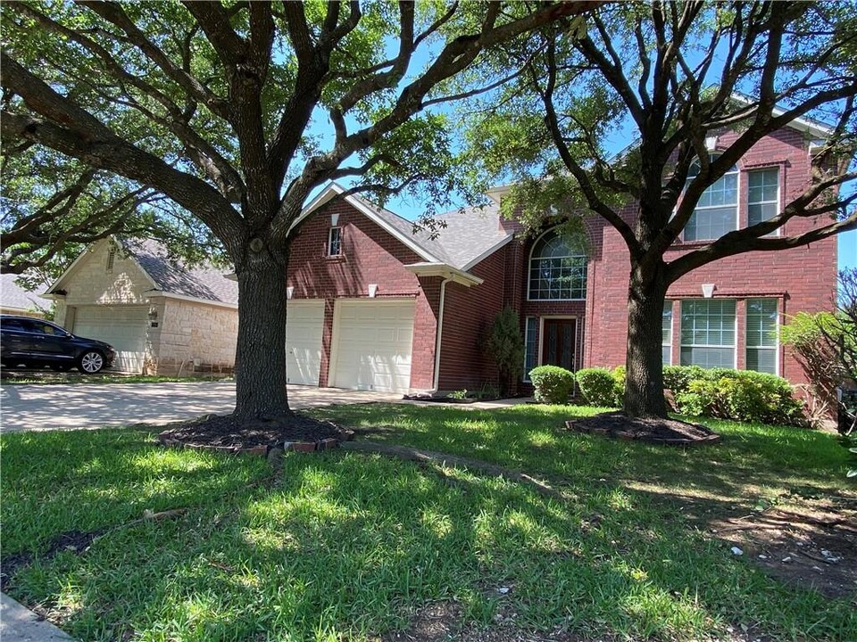 7204 W Magic Mountain Ln in Round Rock, TX - Foto de edificio