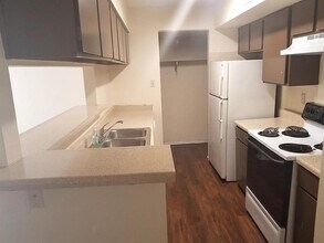 7200 T C Jester Blvd-Unit -1003 in Houston, TX - Building Photo - Building Photo