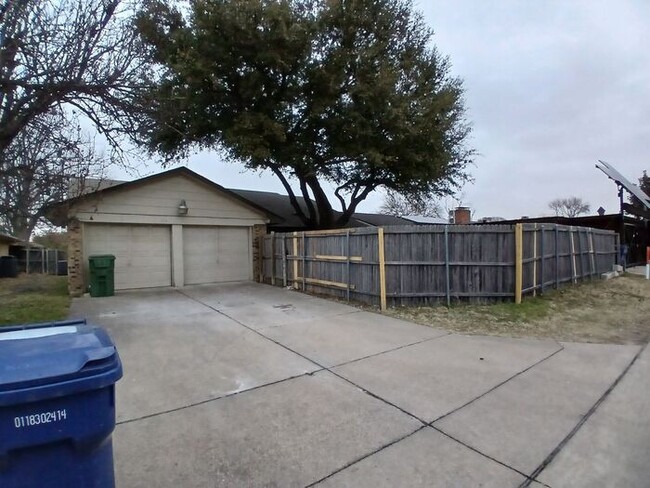 1714 Trowbridge St in Garland, TX - Building Photo - Building Photo