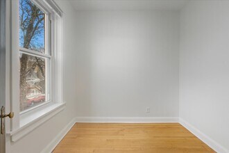 2441 N Avers Ave in Chicago, IL - Foto de edificio - Building Photo