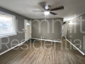 8608 Crystal Ave in Kansas City, MO - Foto de edificio - Building Photo