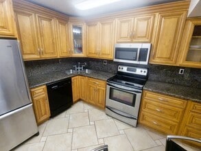 1833 S Ocean Dr, Unit 1807 in Hallandale Beach, FL - Foto de edificio - Building Photo