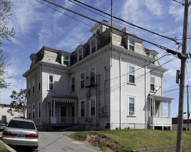 865 Eddy St in Providence, RI - Foto de edificio - Building Photo