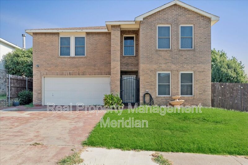 1033 Bannack Dr in Arlington, TX - Foto de edificio