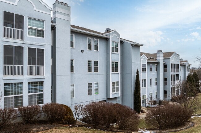 Apple Tree Manor Condominium in Independence, MO - Building Photo - Building Photo