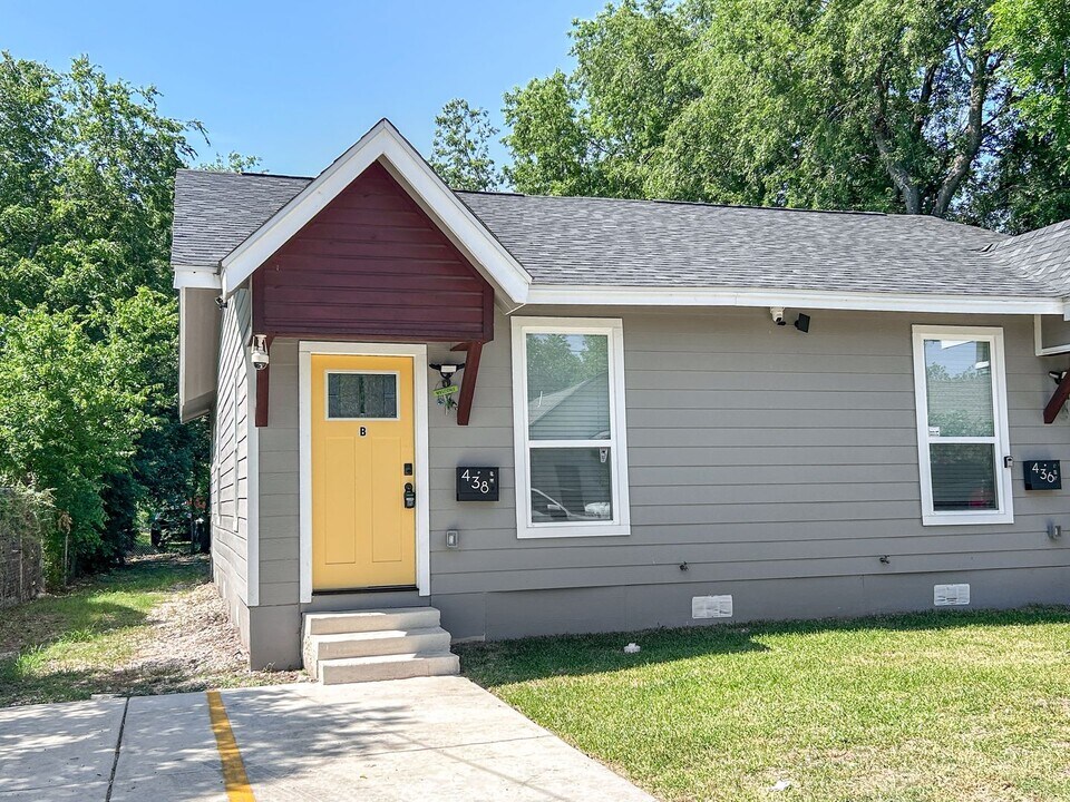 438 Gulf St in San Antonio, TX - Foto de edificio