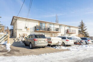 7519D 10 St NW in Calgary, AB - Building Photo