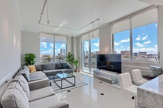 300 S Australian Ave, Unit 818 in West Palm Beach, FL - Building Photo - Building Photo