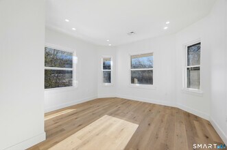 145 Crystal Ave in New London, CT - Building Photo - Building Photo