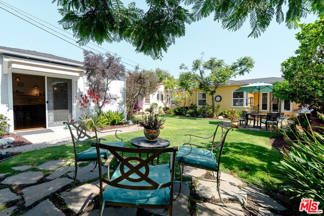 221 W 64th Pl in Inglewood, CA - Building Photo - Building Photo