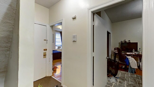 38 Bradford St, Unit 1 in Boston, MA - Foto de edificio - Building Photo