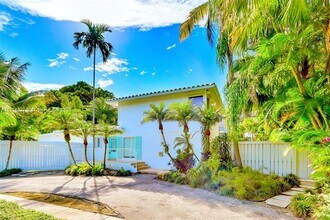 2200 Overbrook St in Miami, FL - Building Photo - Building Photo