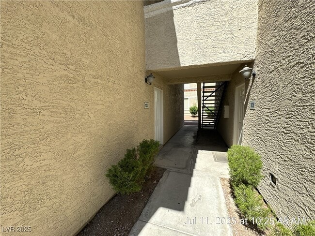 7200 W Pirates Cove Rd in Las Vegas, NV - Building Photo - Building Photo