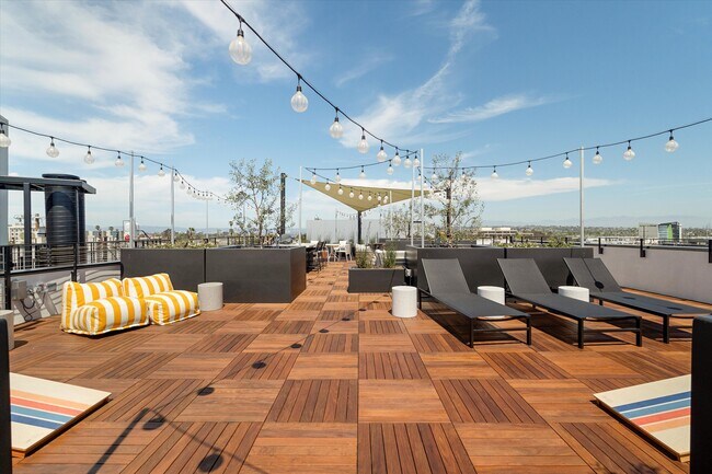 8835 Reading Ave, Unit 4 bed in Los Angeles, CA - Building Photo - Building Photo