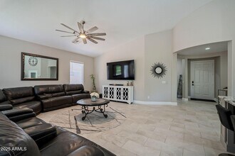2401 E Sequoia Dr in Chandler, AZ - Building Photo - Building Photo