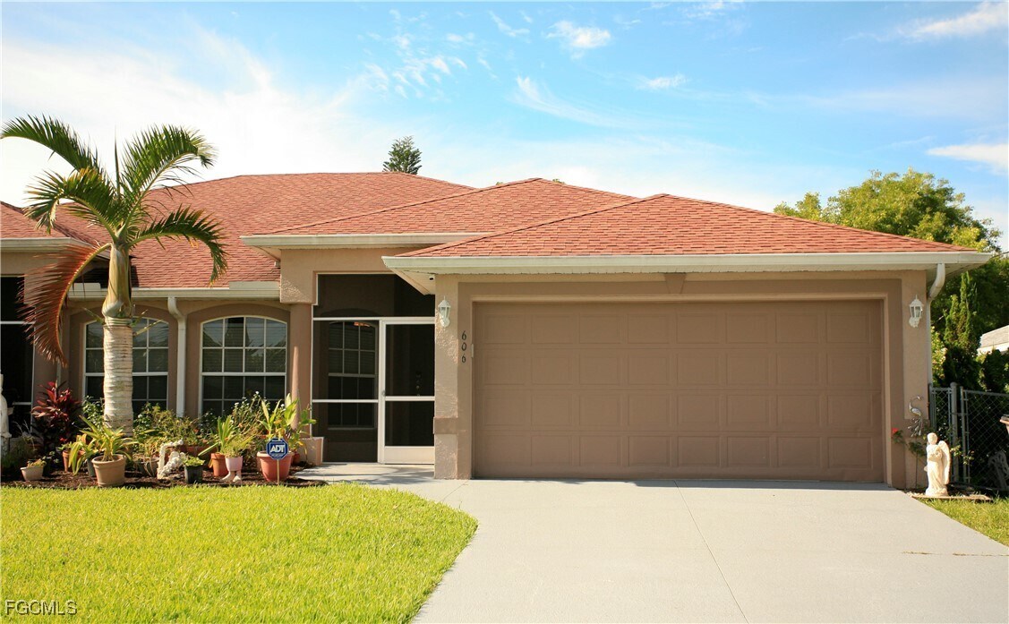 606 SE 6th Terrace in Cape Coral, FL - Foto de edificio