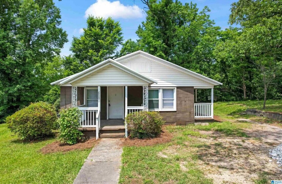 2400 2nd St NW in Center Point, AL - Building Photo