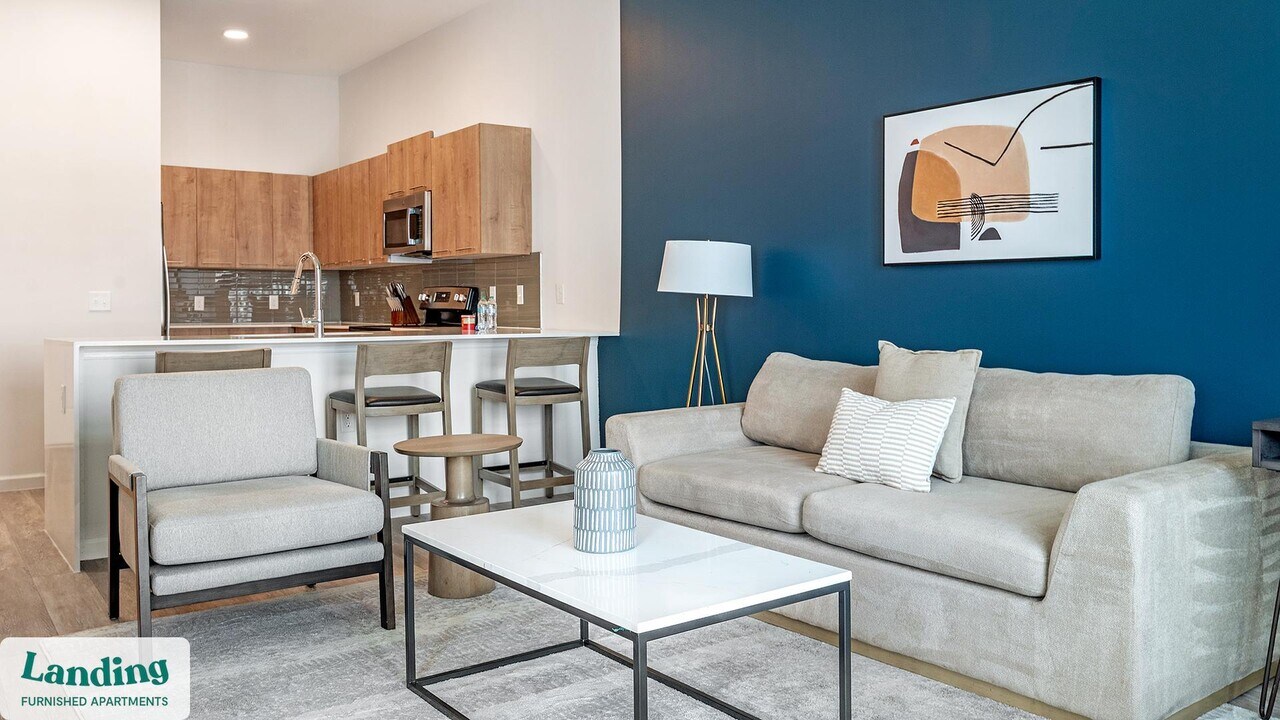 5256 International Dr in Orlando, FL - Building Photo