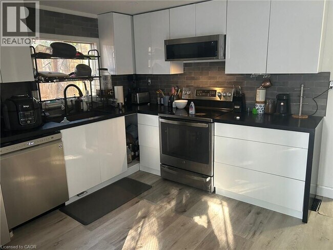 159 Waterloo St in Kitchener, ON - Building Photo - Building Photo