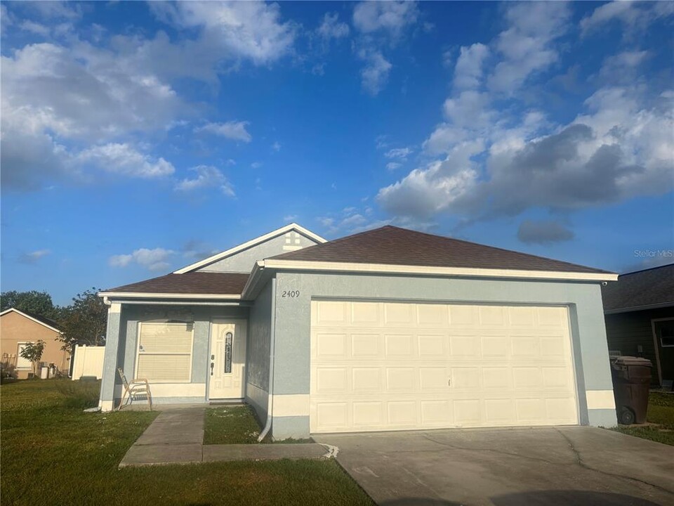 2409 Lincolnshire Ct in Kissimmee, FL - Building Photo