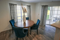 The Residence at Christopher Wren Apartments in Gahanna, OH - Building Photo - Building Photo