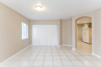 6168 Whalton St in Royal Palm Beach, FL - Foto de edificio - Building Photo