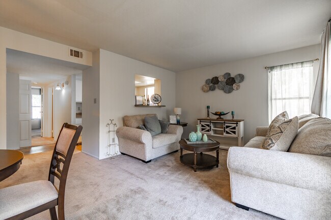 Canterbury Woods Apartments in Memphis, TN - Building Photo - Interior Photo