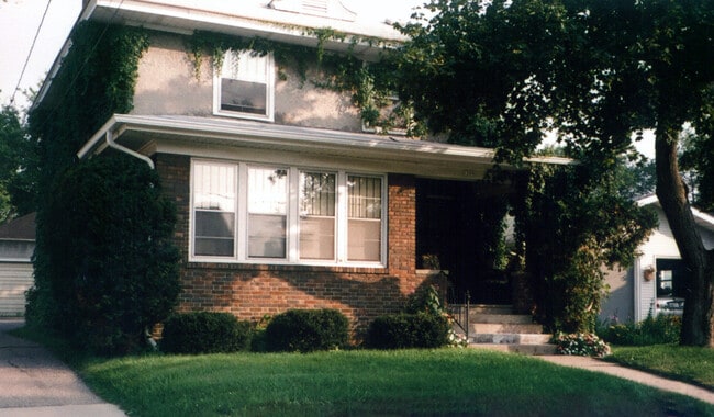 1209 Wisconsin St, Unit Laszewski Apartments
