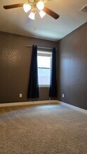 5523 Cross Pond in San Antonio, TX - Foto de edificio - Building Photo