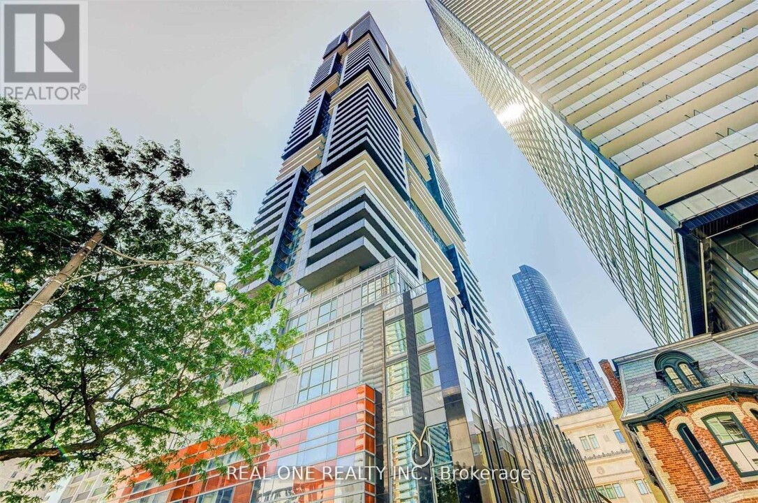 7-2817 Grenville St in Toronto, ON - Building Photo