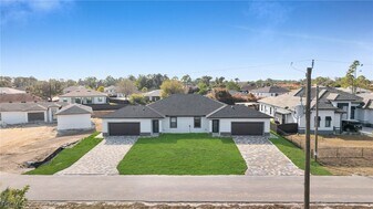 4989 Fairway Ct in Lehigh Acres, FL - Building Photo