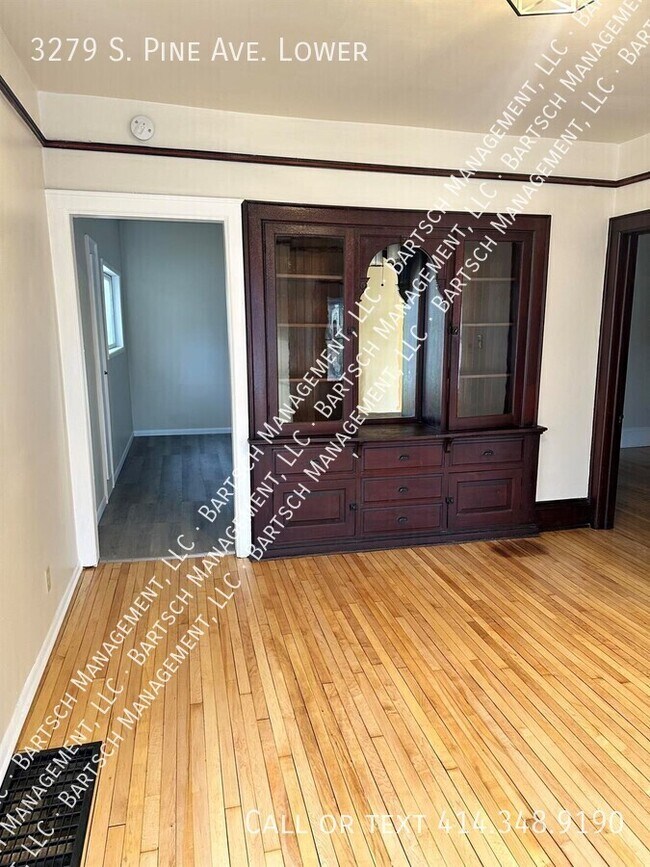 3279 S Pine Ave in Milwaukee, WI - Building Photo - Building Photo