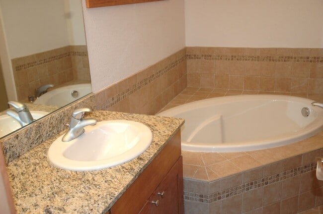 546 SE Jackson St in Pullman, WA - Building Photo - Building Photo