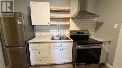 1072 Dundas St in London, ON - Building Photo - Building Photo