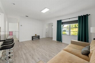 12215 NE 12th Pl in North Miami, FL - Building Photo - Building Photo