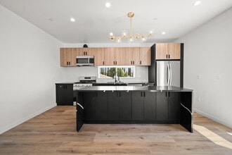 6049 Craner Ave in North Hollywood, CA - Building Photo - Building Photo