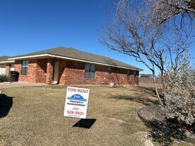 915 McDaniel Cir in Killeen, TX - Building Photo