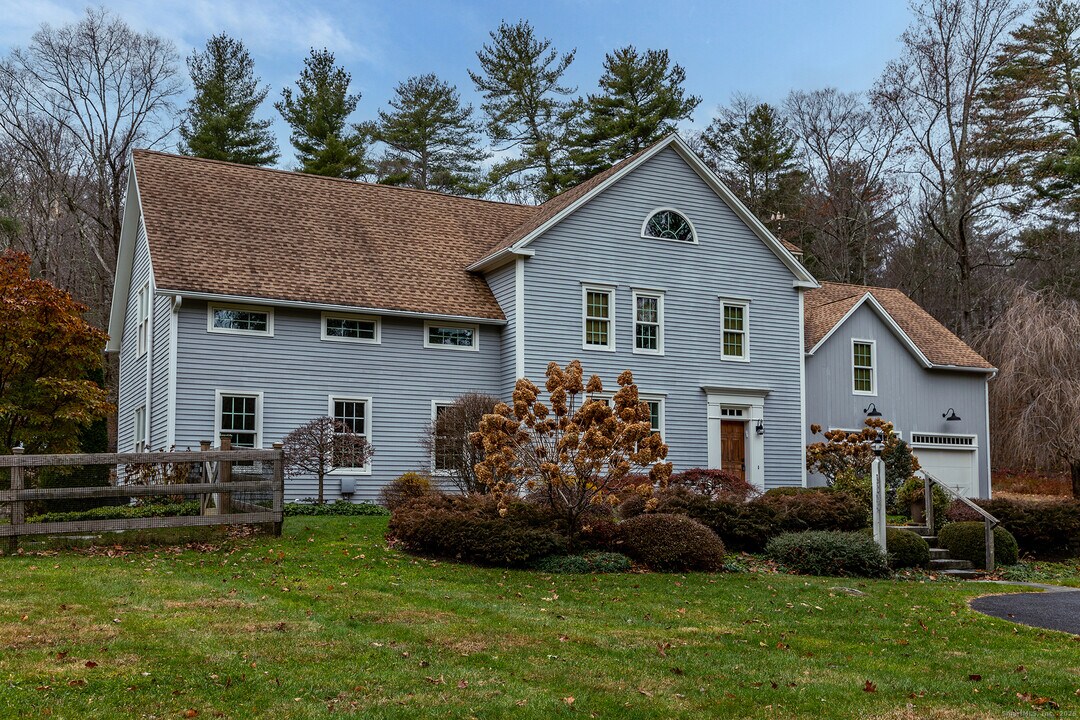 109 Dibble Hill Rd in Cornwall, CT - Building Photo