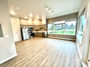 2330 Yakima Ct in Tacoma, WA - Building Photo - Building Photo