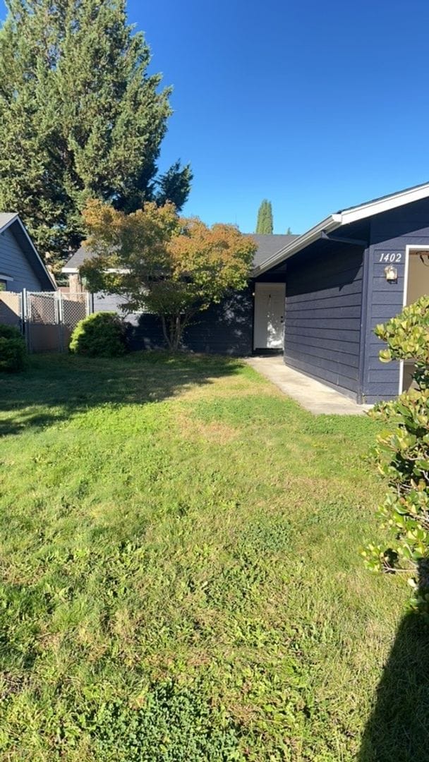 1400-1402 SW Kokanee Ln in Grants Pass, OR - Building Photo - Building Photo