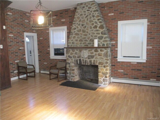 17 Van Houten St-Unit -1 in Haverstraw, NY - Building Photo - Building Photo