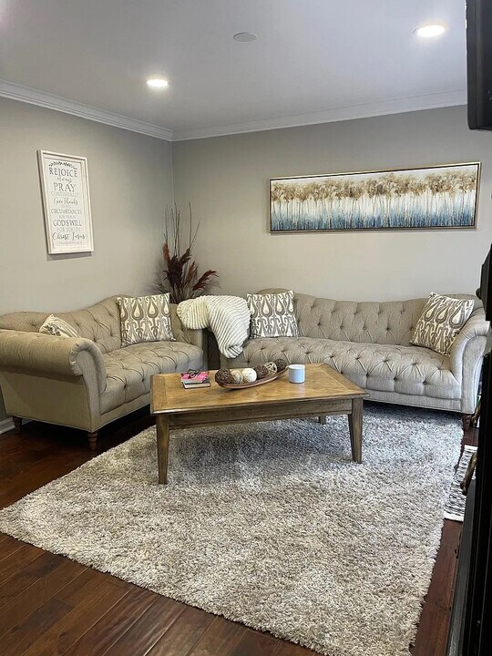 Room in Townhome on Cardigan Cir in Atlanta, GA - Building Photo