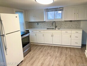 611 Fairgrove Ave in Royal Oak, MI - Building Photo - Building Photo