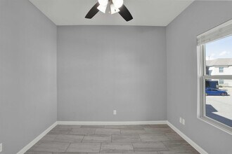 4250 Dorel Dr-Unit -124 in Laredo, TX - Building Photo - Building Photo