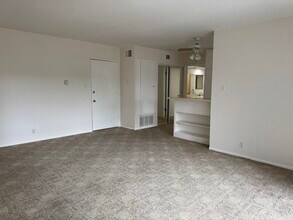 400 N Acacia Ave, Unit A-35 in Fullerton, CA - Foto de edificio - Building Photo