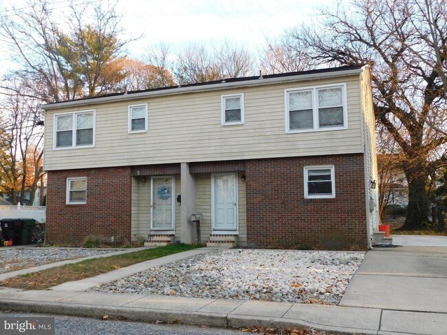 property at 21 Myrtle Ave